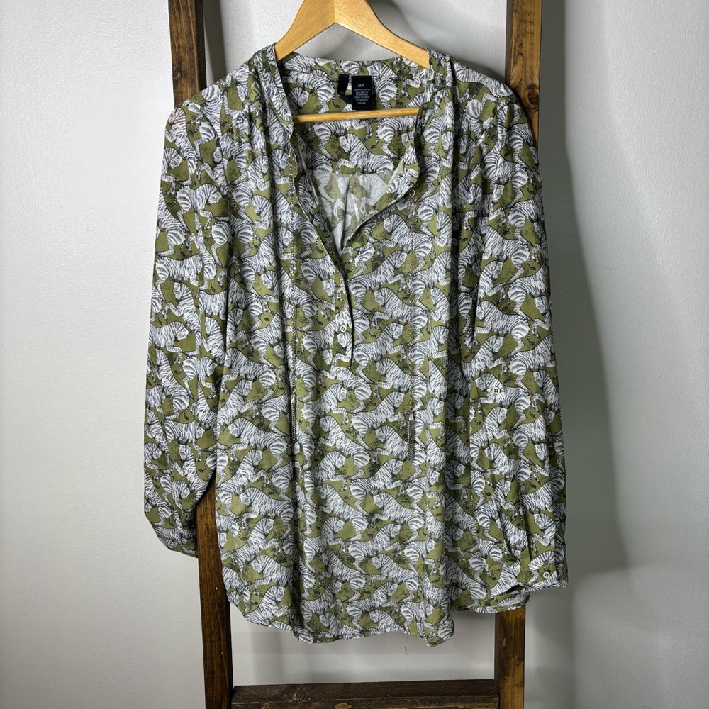 New Directions Green and White Zebra Animal Print Blouse